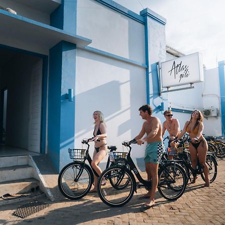 Atlas Gili Party Hostel กีลีตราวางัน ภายนอก รูปภาพ