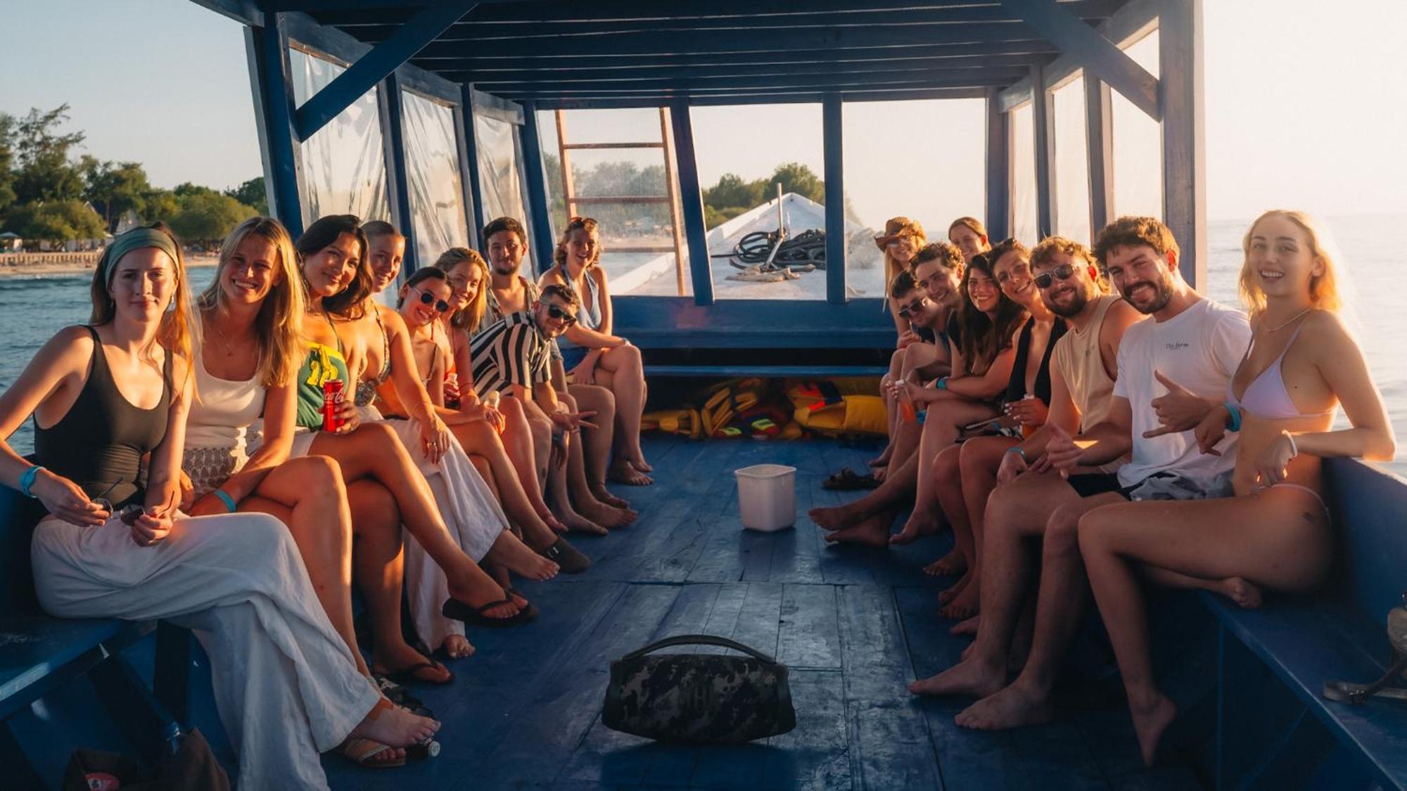 Atlas Gili Party Hostel กีลีตราวางัน ภายนอก รูปภาพ