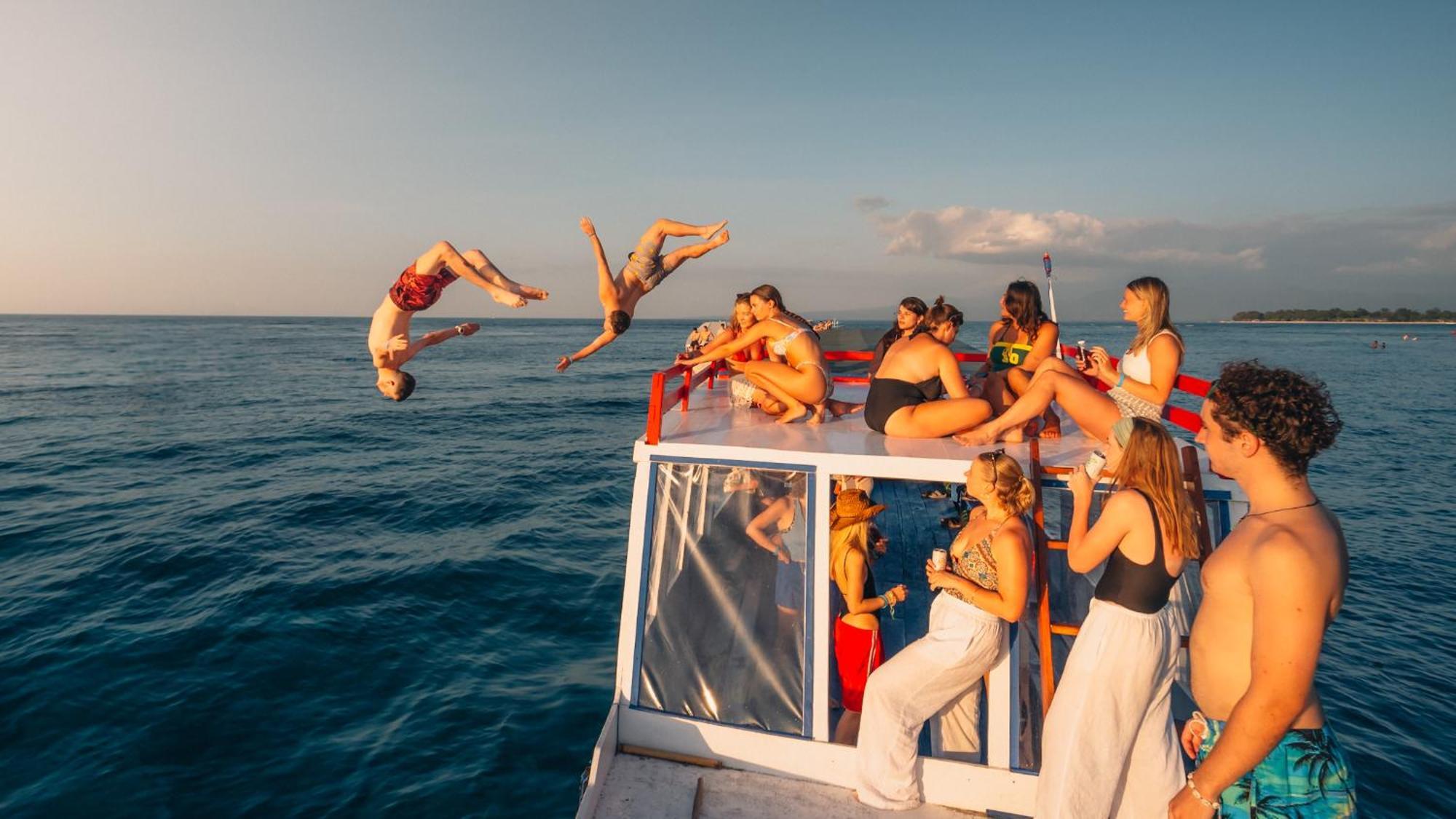 Atlas Gili Party Hostel กีลีตราวางัน ภายนอก รูปภาพ