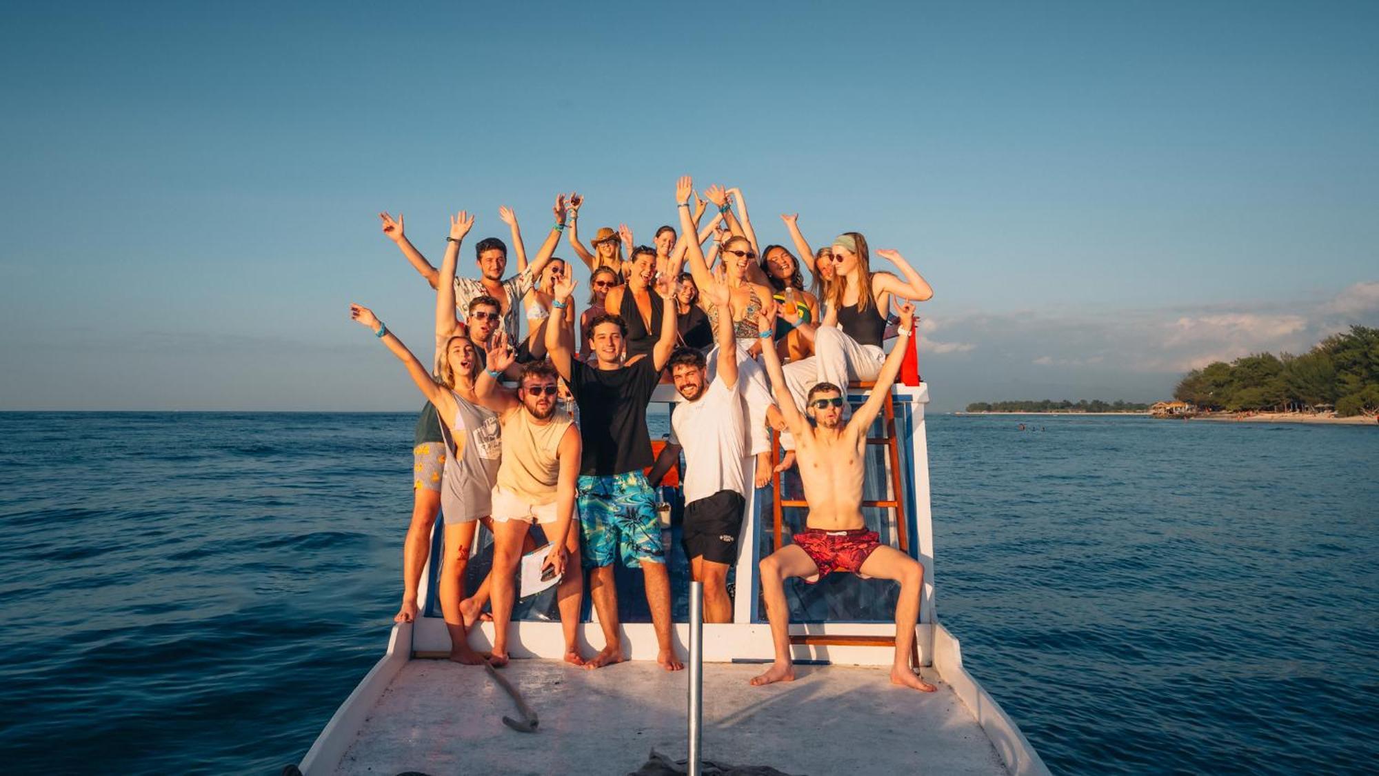 Atlas Gili Party Hostel กีลีตราวางัน ภายนอก รูปภาพ