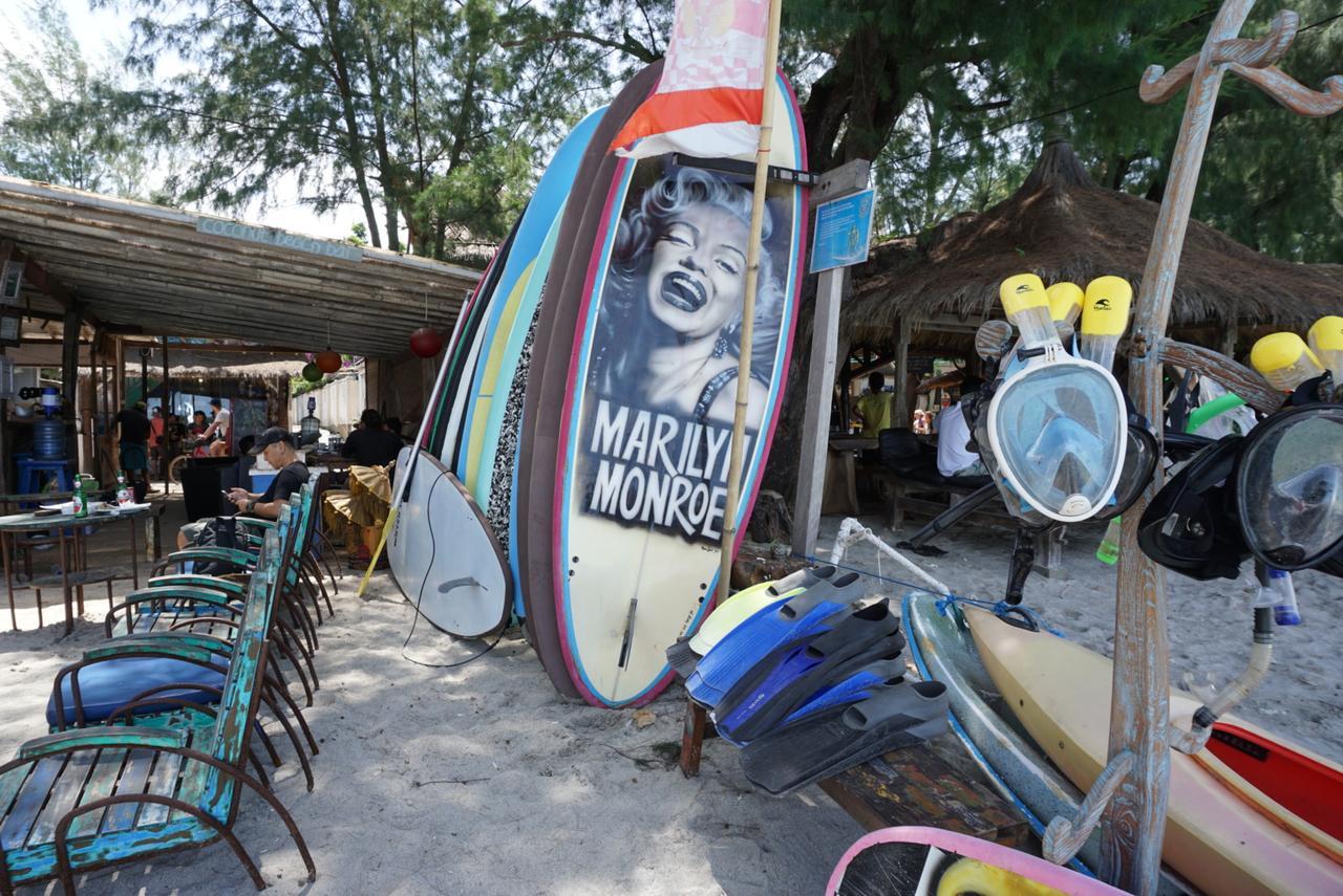 Atlas Gili Party Hostel กีลีตราวางัน ภายนอก รูปภาพ