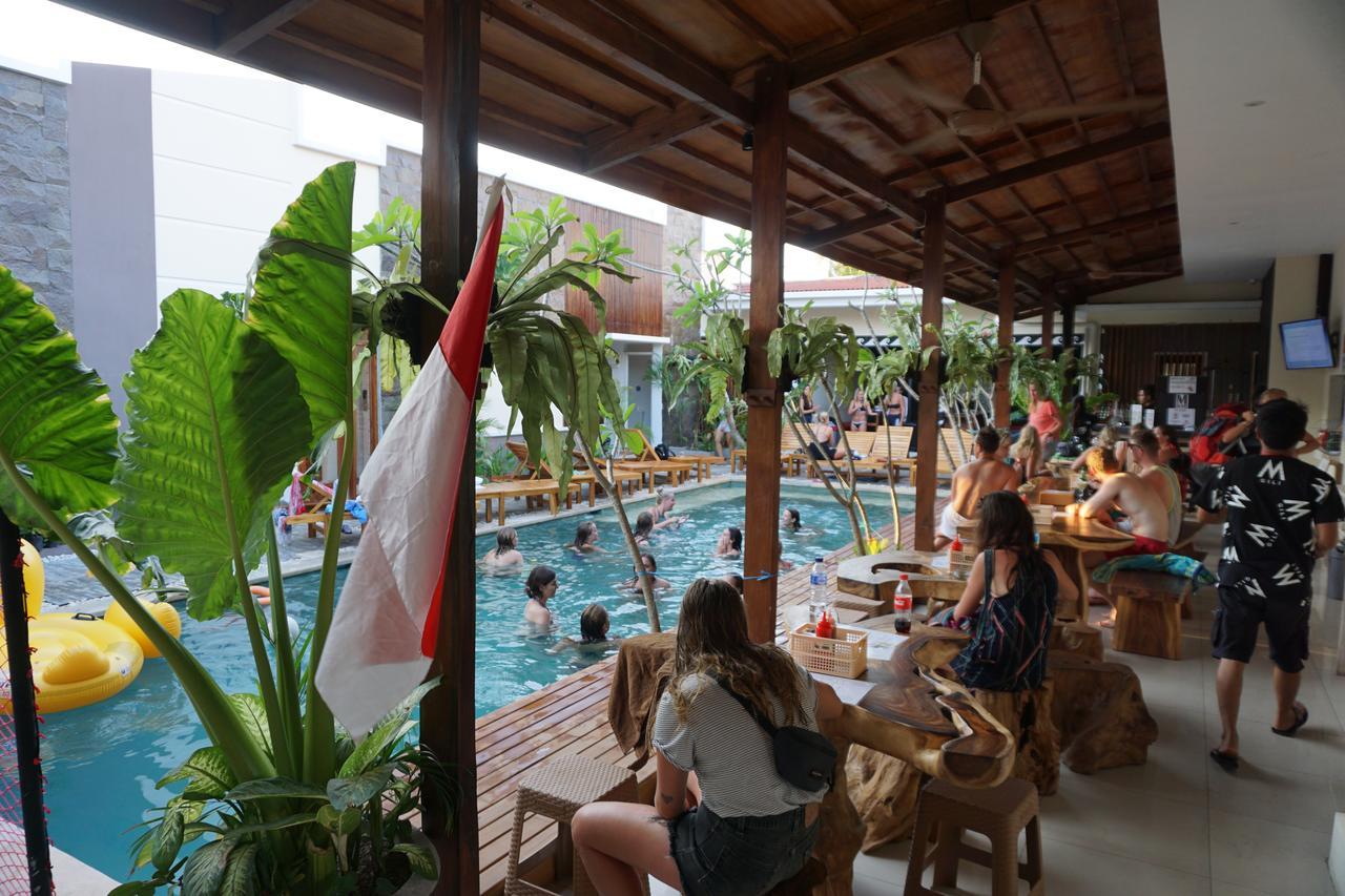 Atlas Gili Party Hostel กีลีตราวางัน ภายนอก รูปภาพ