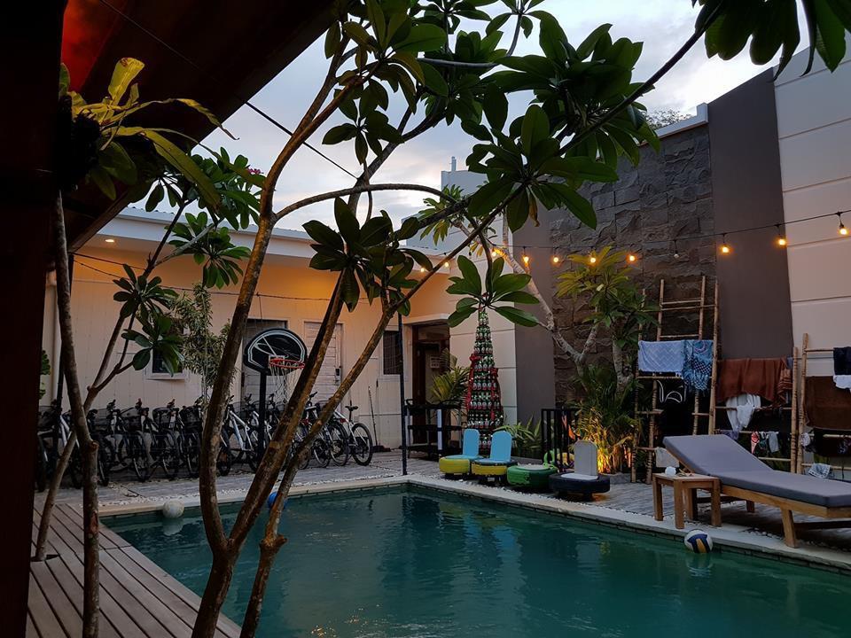 Atlas Gili Party Hostel กีลีตราวางัน ภายนอก รูปภาพ