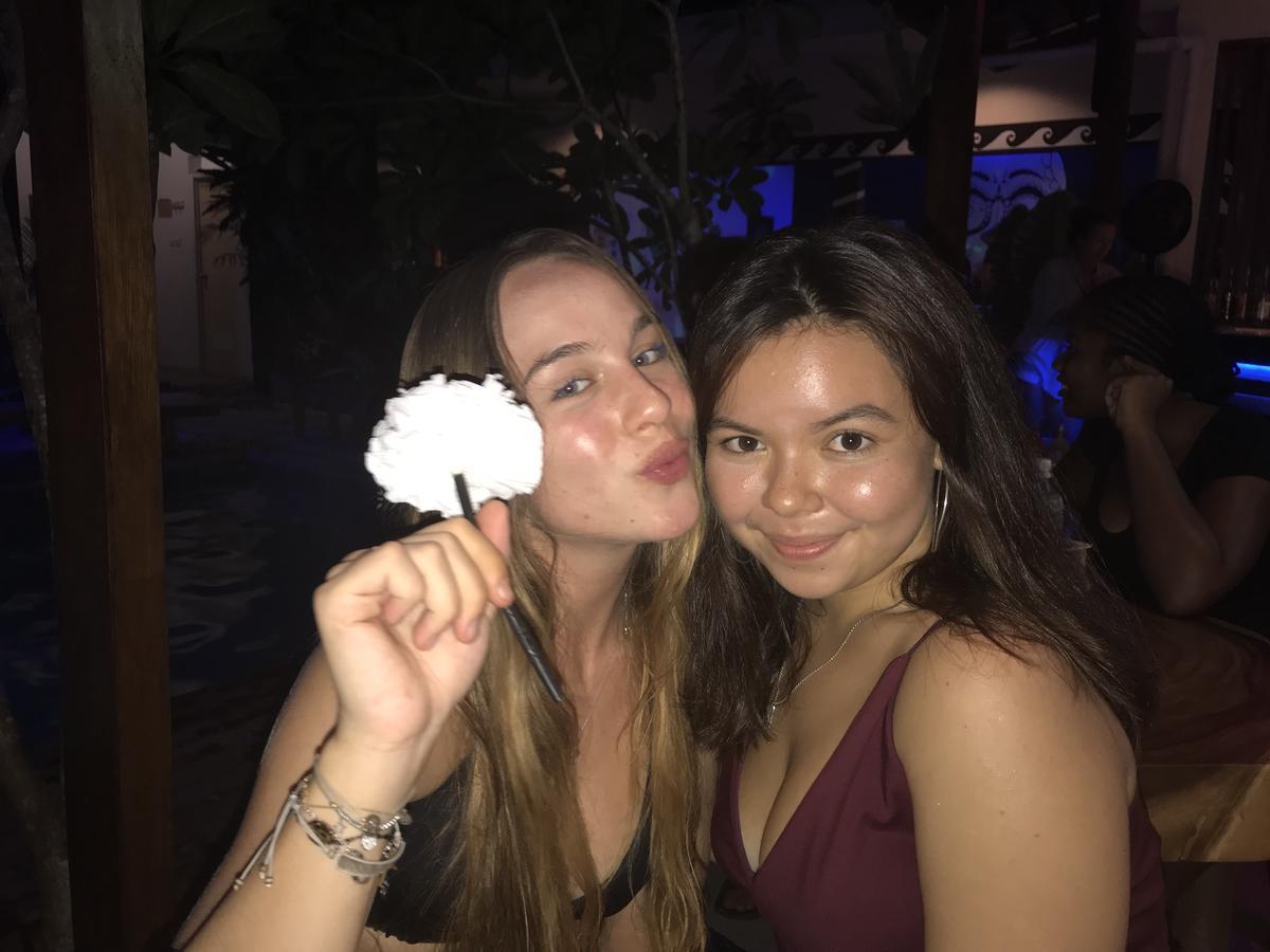 Atlas Gili Party Hostel กีลีตราวางัน ภายนอก รูปภาพ