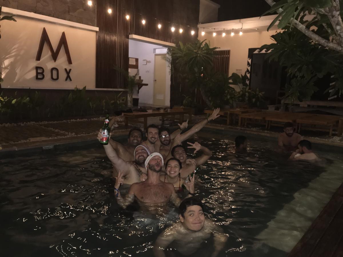 Atlas Gili Party Hostel กีลีตราวางัน ภายนอก รูปภาพ