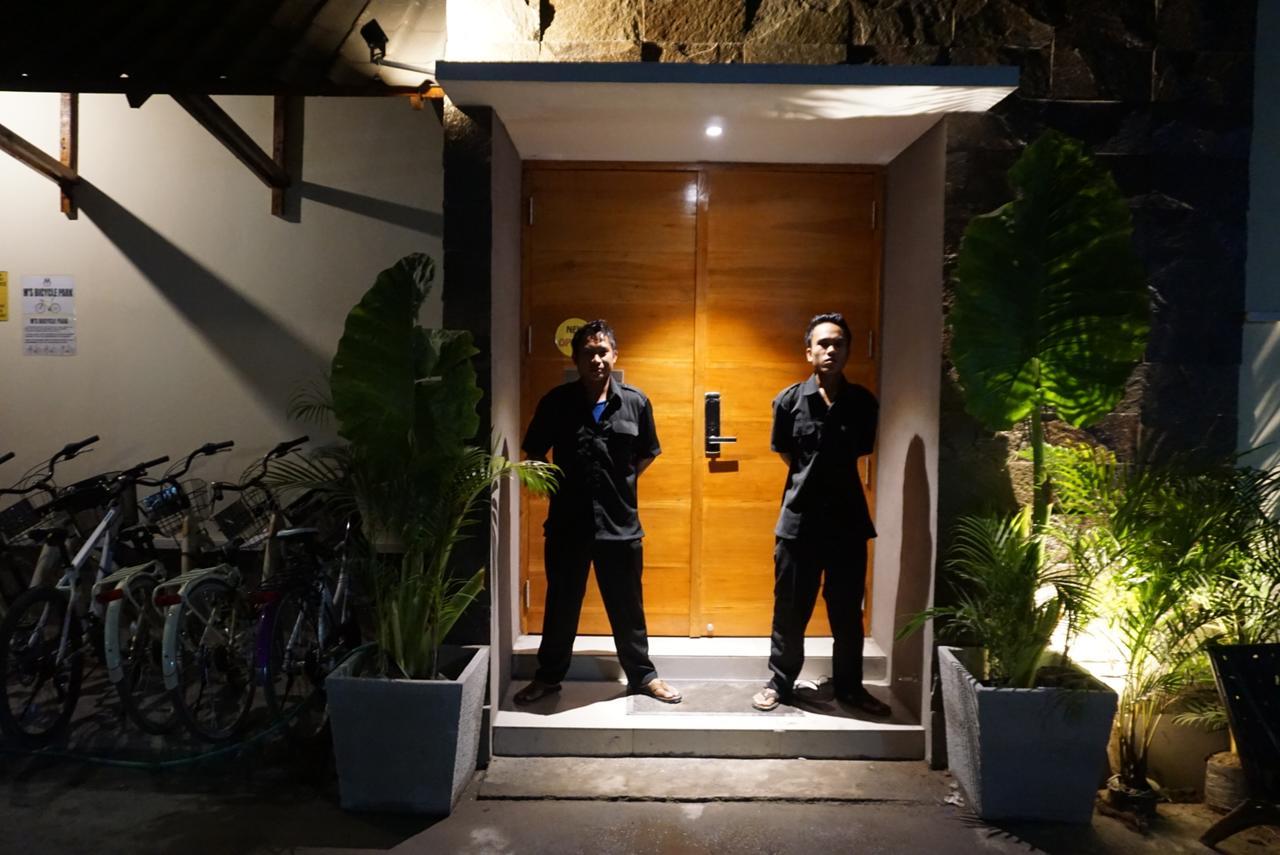 Atlas Gili Party Hostel กีลีตราวางัน ภายนอก รูปภาพ