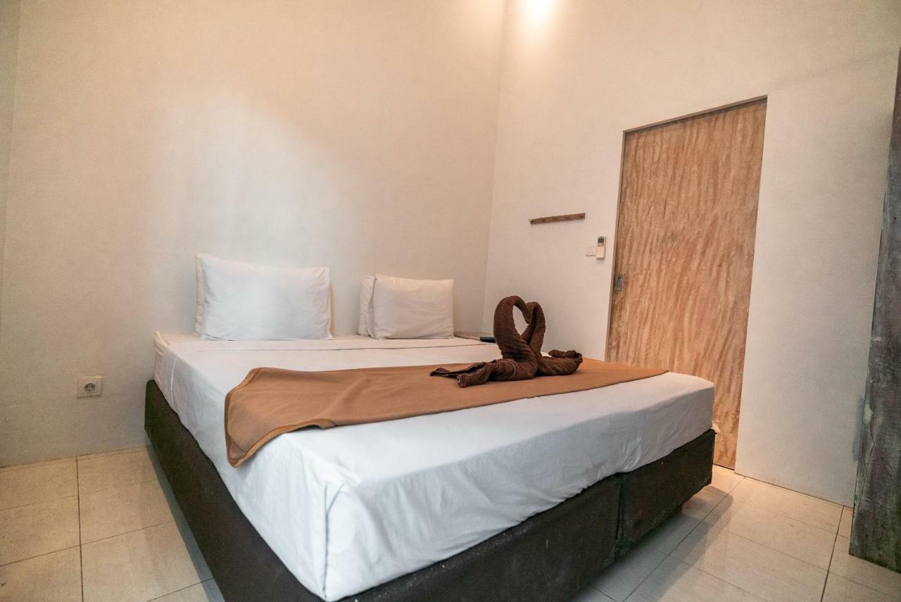 Atlas Gili Party Hostel กีลีตราวางัน ภายนอก รูปภาพ
