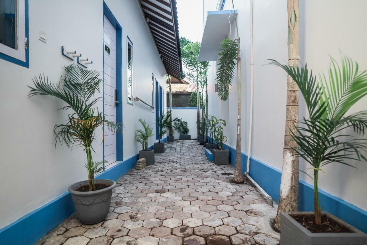 Atlas Gili Party Hostel กีลีตราวางัน ภายนอก รูปภาพ