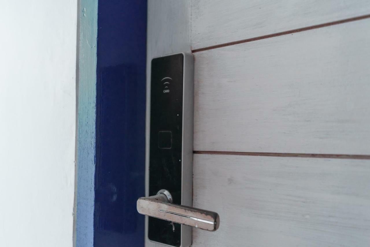 Atlas Gili Party Hostel กีลีตราวางัน ภายนอก รูปภาพ