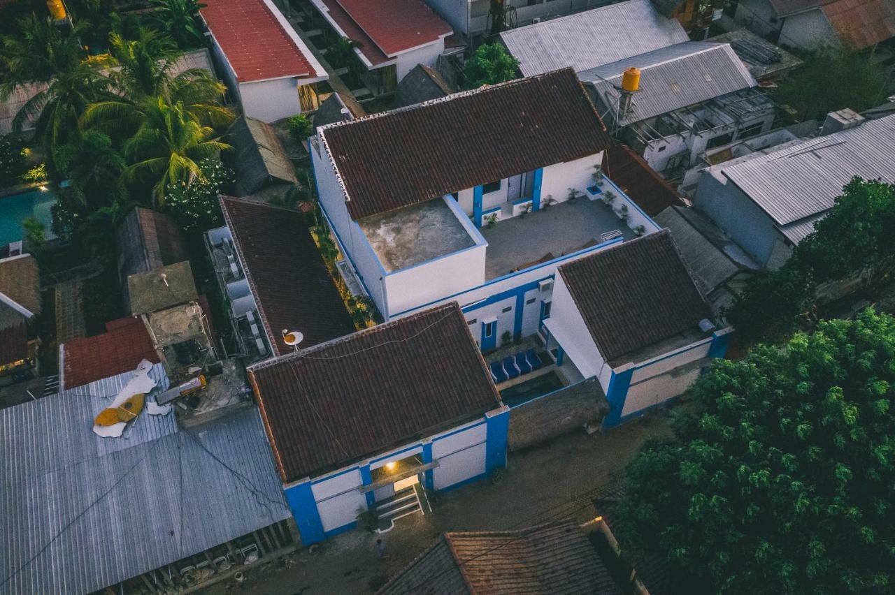 Atlas Gili Party Hostel กีลีตราวางัน ภายนอก รูปภาพ